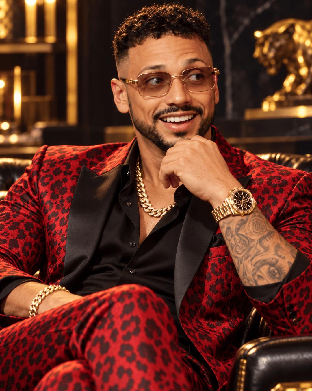 Bebo, host principal de Sin Pelos en el Micrófono